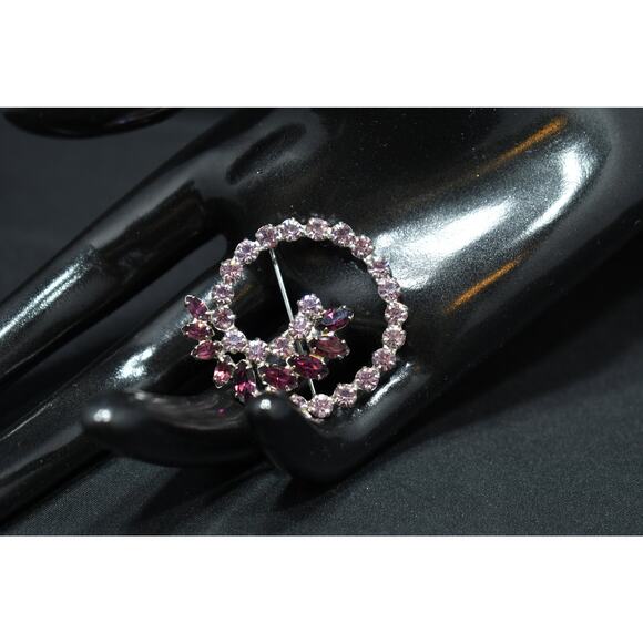 Vintage 1960s B David Purple Rhinestone Floral Brooch, Rhodium Plated - Picture 6 of 10